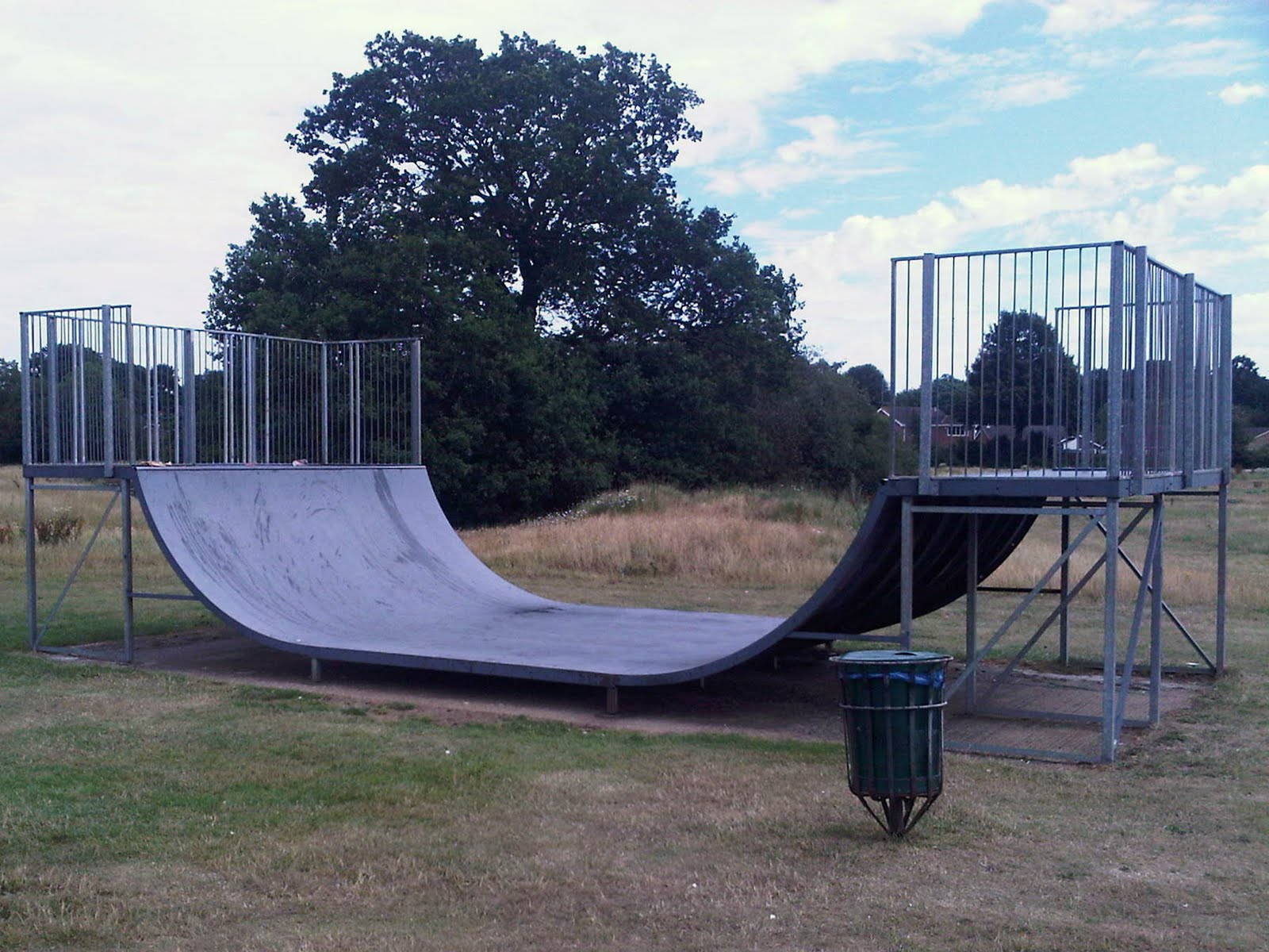Goldsworth Park Mini Skatepark